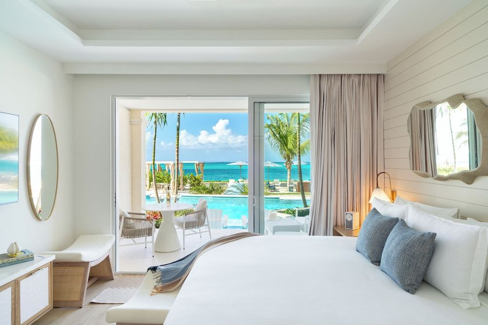 Windsong on the Reef Junior Suite, 1 Bedroom, Pool Access, Beachfront 2