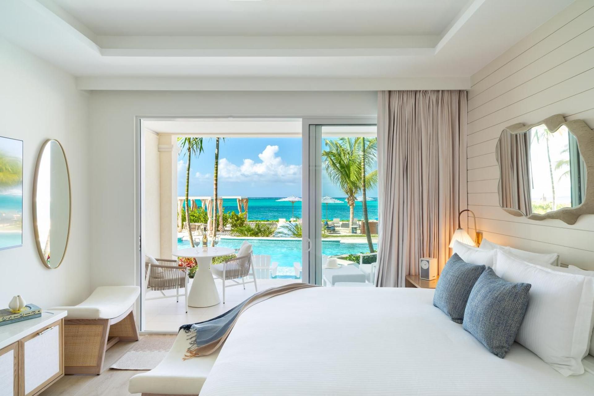 1 Bdrm Beachfront Pool Jr Suite