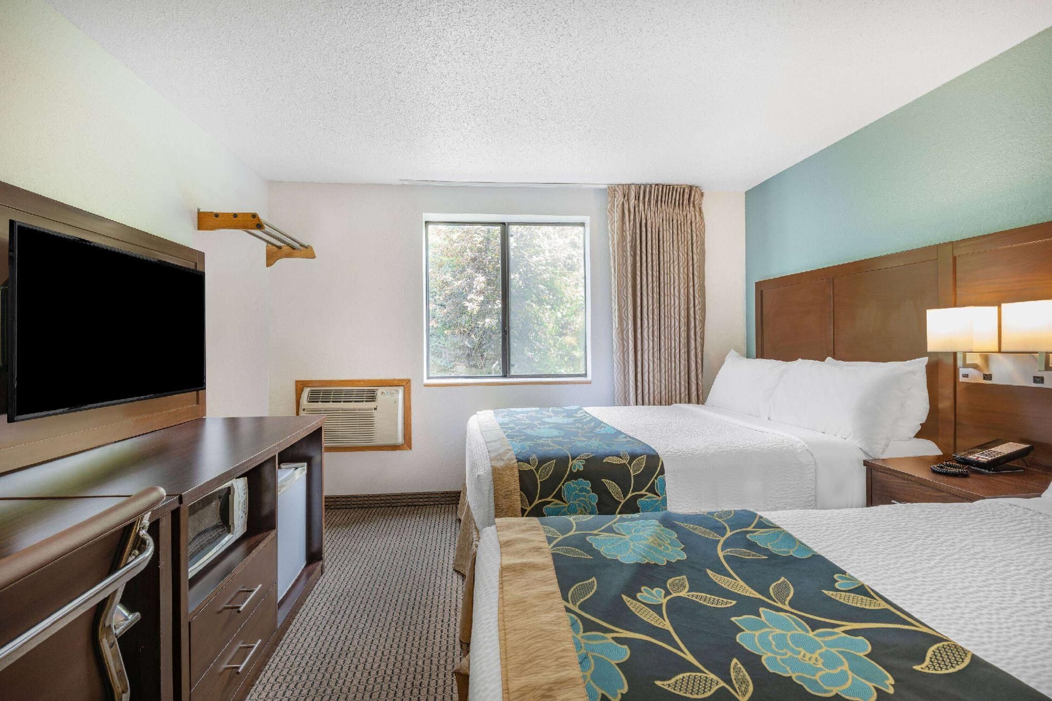 2 Double Beds, Pool View, Non-Smoking