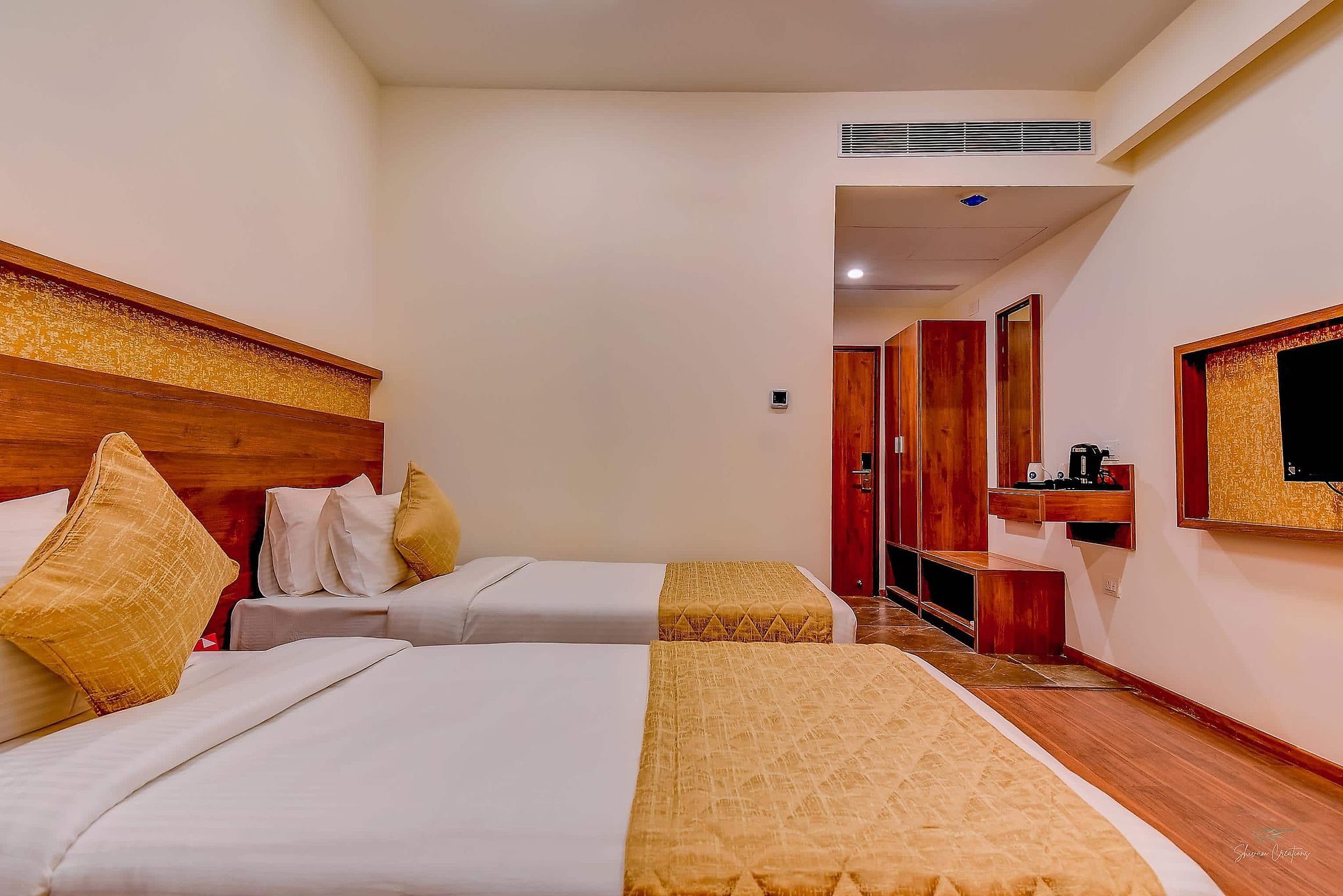 Deluxe King or Twin Room