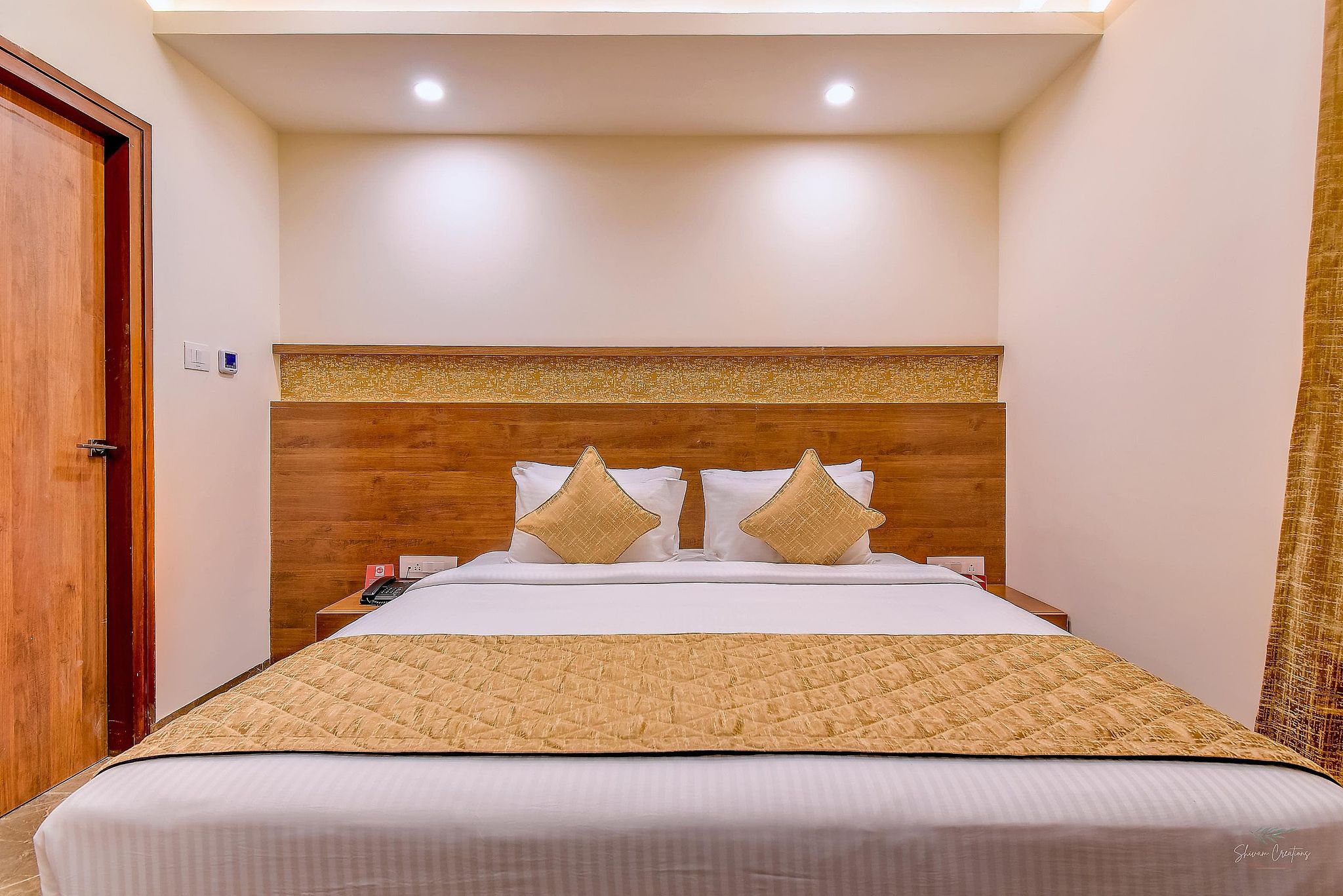 Deluxe King or Twin Room