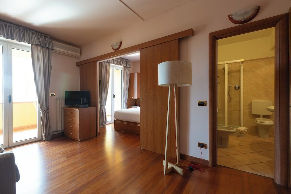 Loano 2 Village Comfort Room 6