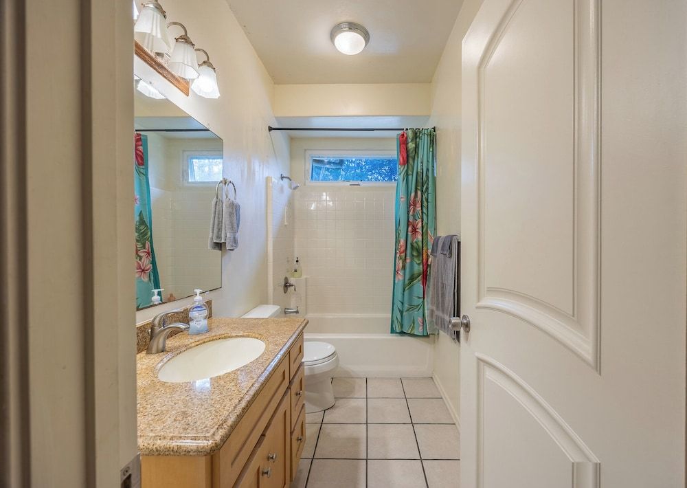 Volcano Forest Inn Room (Honeycreeper) 6