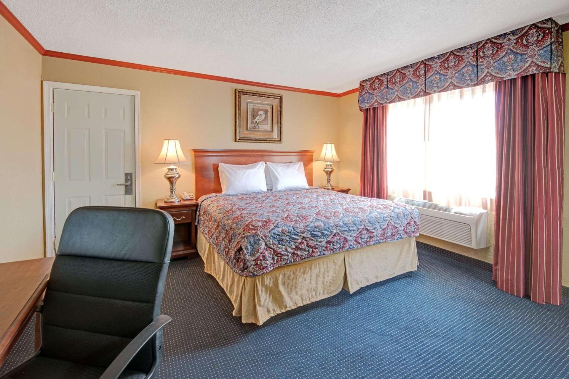 1 Queen Bed Non-Smoking