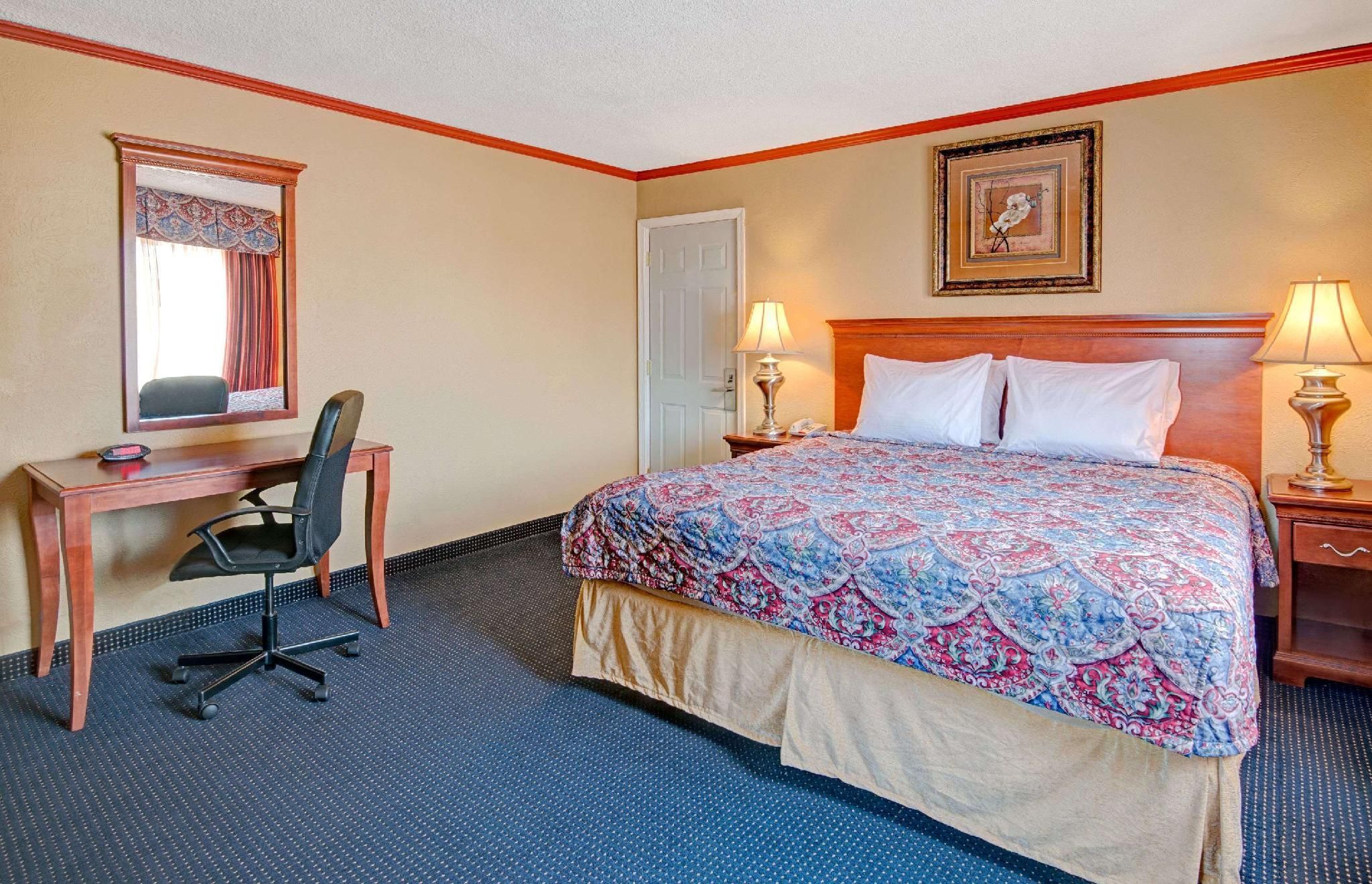 1 Queen Bed Non-Smoking