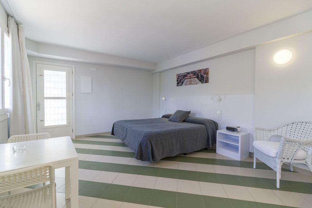 Economy Studio, 1 Queen Bed, Kitchenette