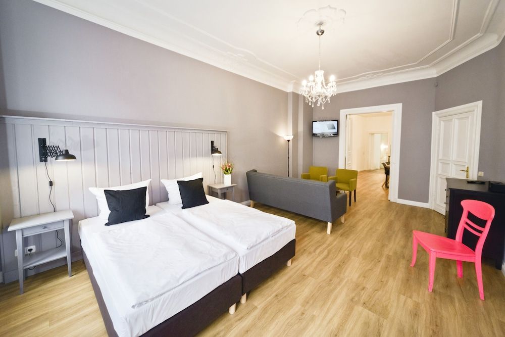 Old Town Apartments Schönhauser Allee Berlin Family Apartment, 3 Bedrooms (110 sqm) 2