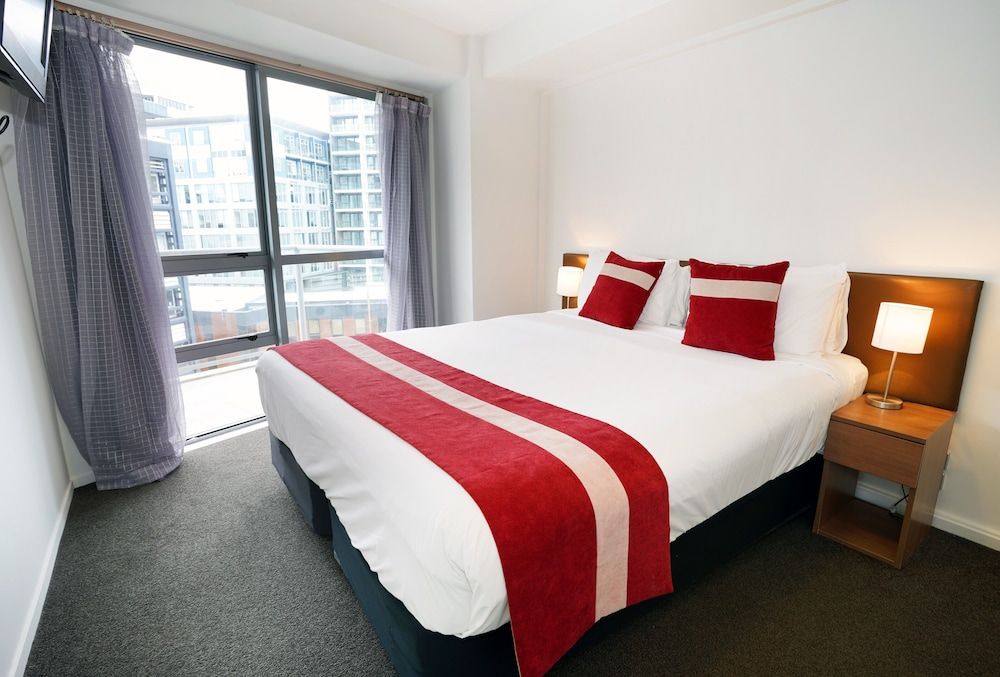 Bianco off Queen Two Bedroom Budget Apartment - One King & One Single Bed 3