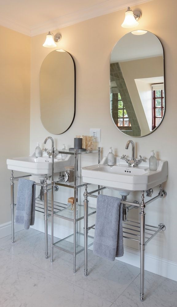 St James Guesthouses Standard Twin Room (Manor) 5