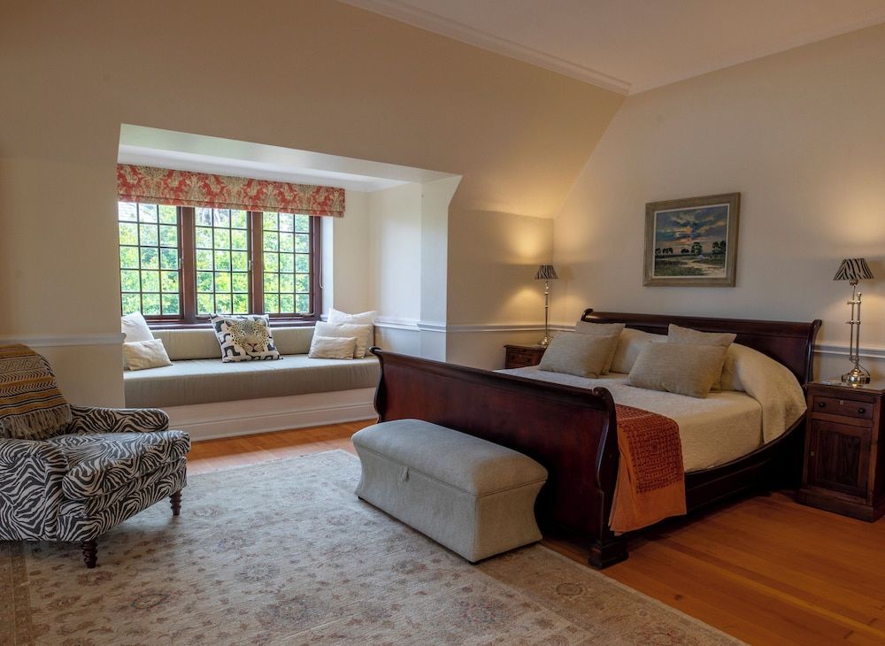 Superior Suites (Manor)