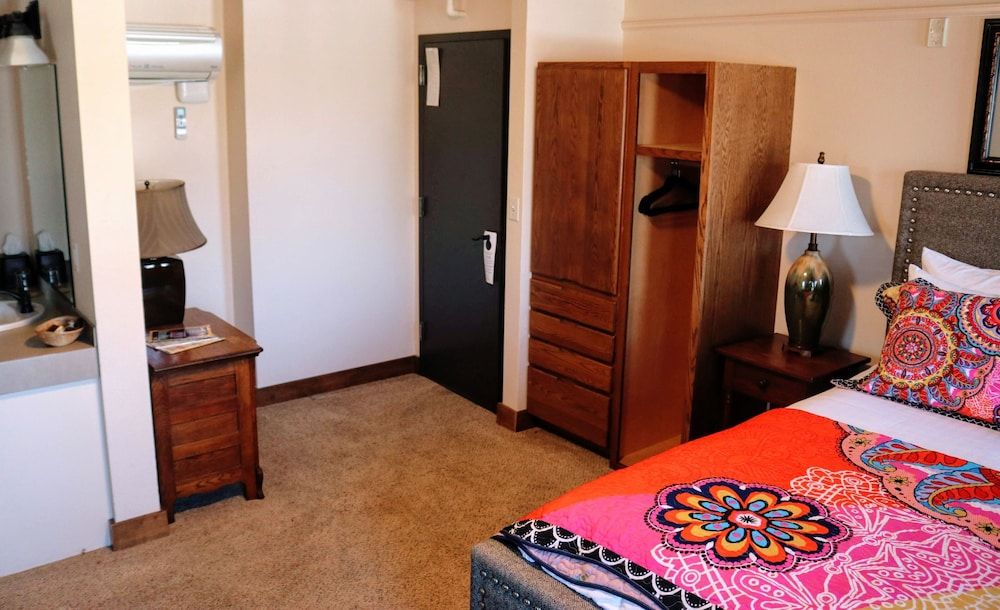Standard Room, 1 Queen Bed (Room 202)
