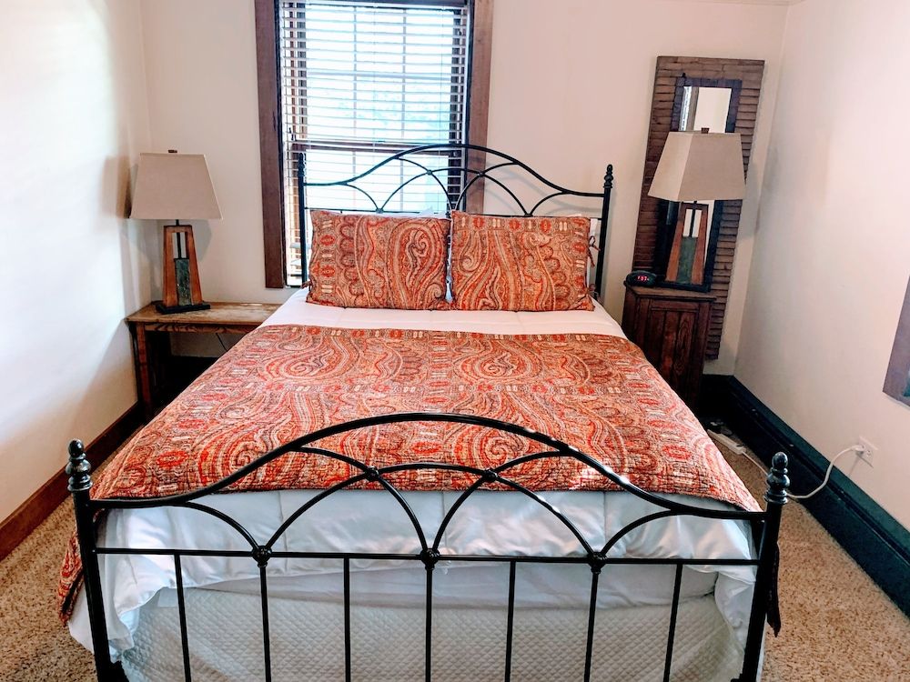 Standard Room, 1 Queen Bed (Room 206)