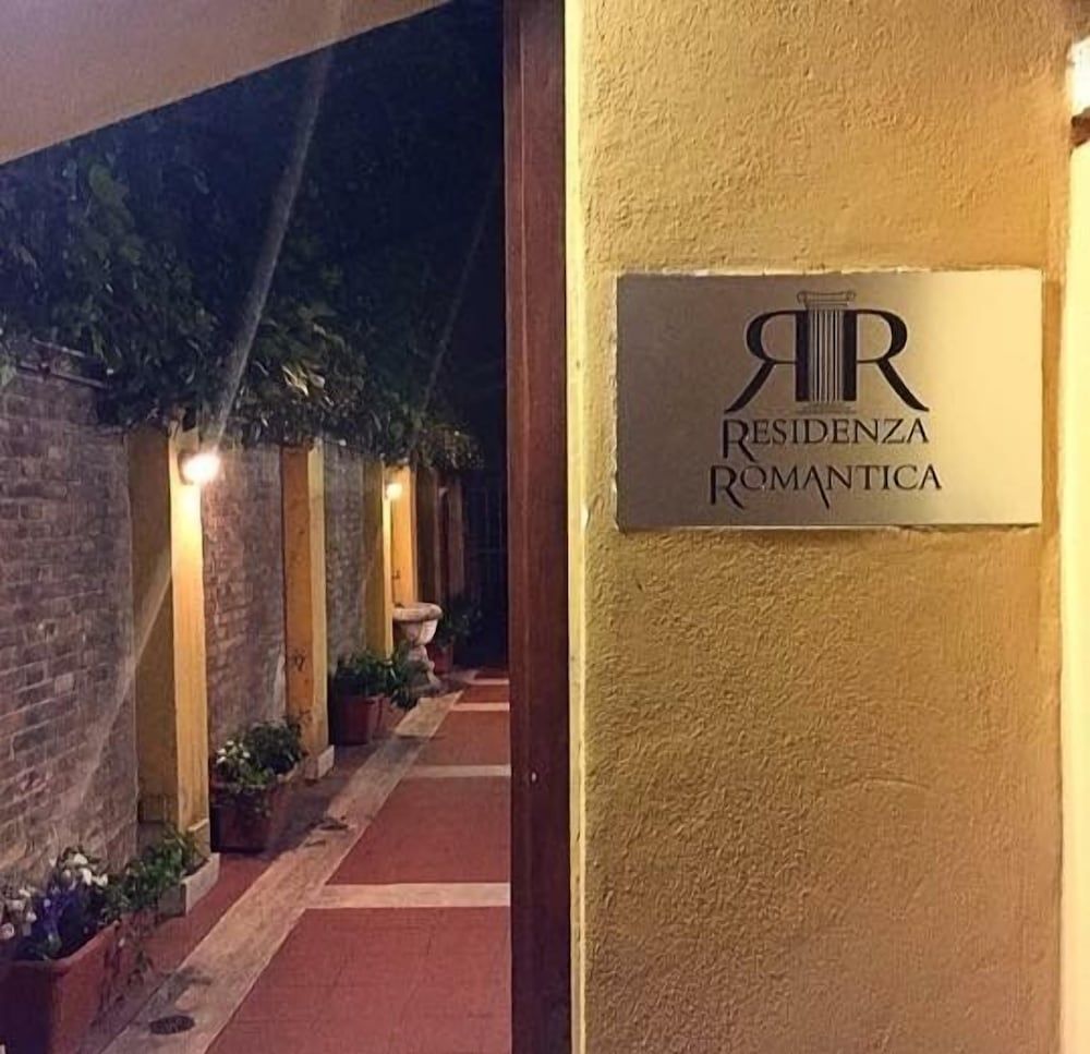 undefined Residenza RomAntica 8