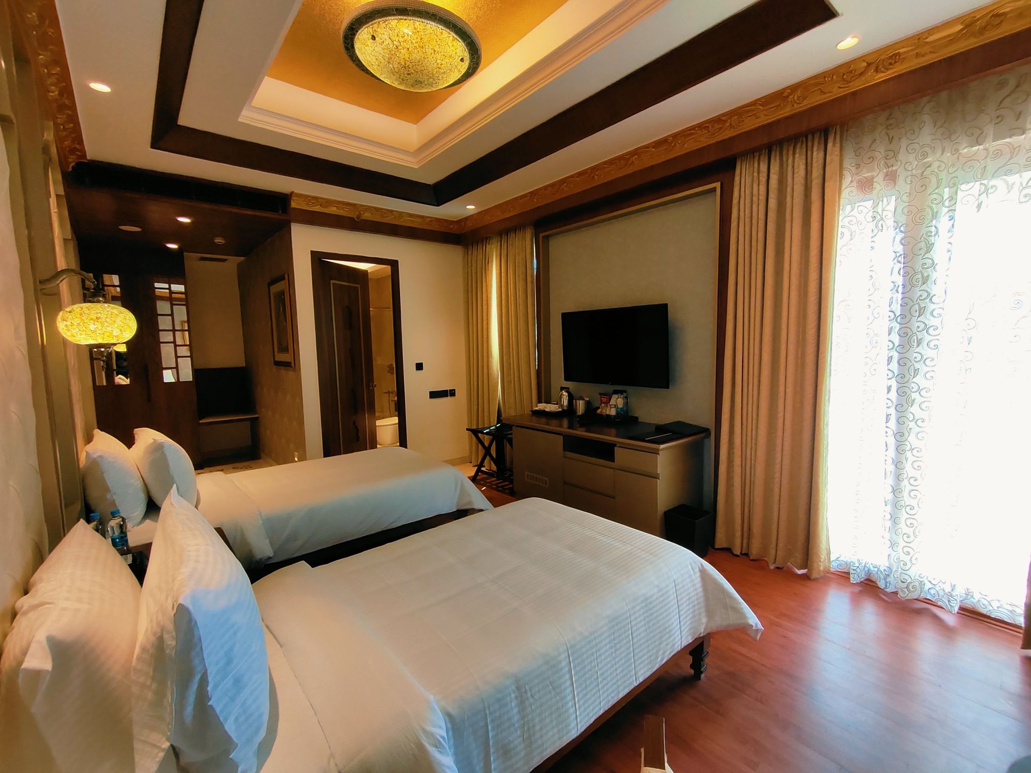 Deluxe Twin Room Pathway View