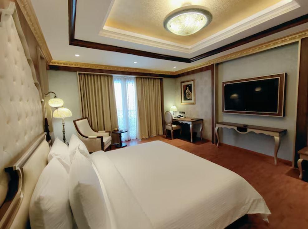 Premium King First Floor Pool Facing