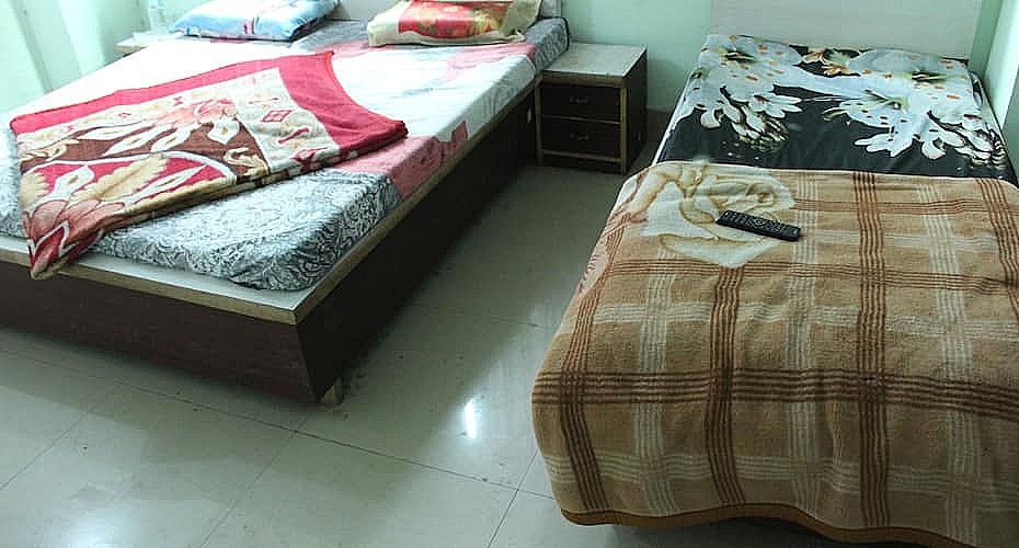 Hotel Shiva Palace Triple Room non Ac 2