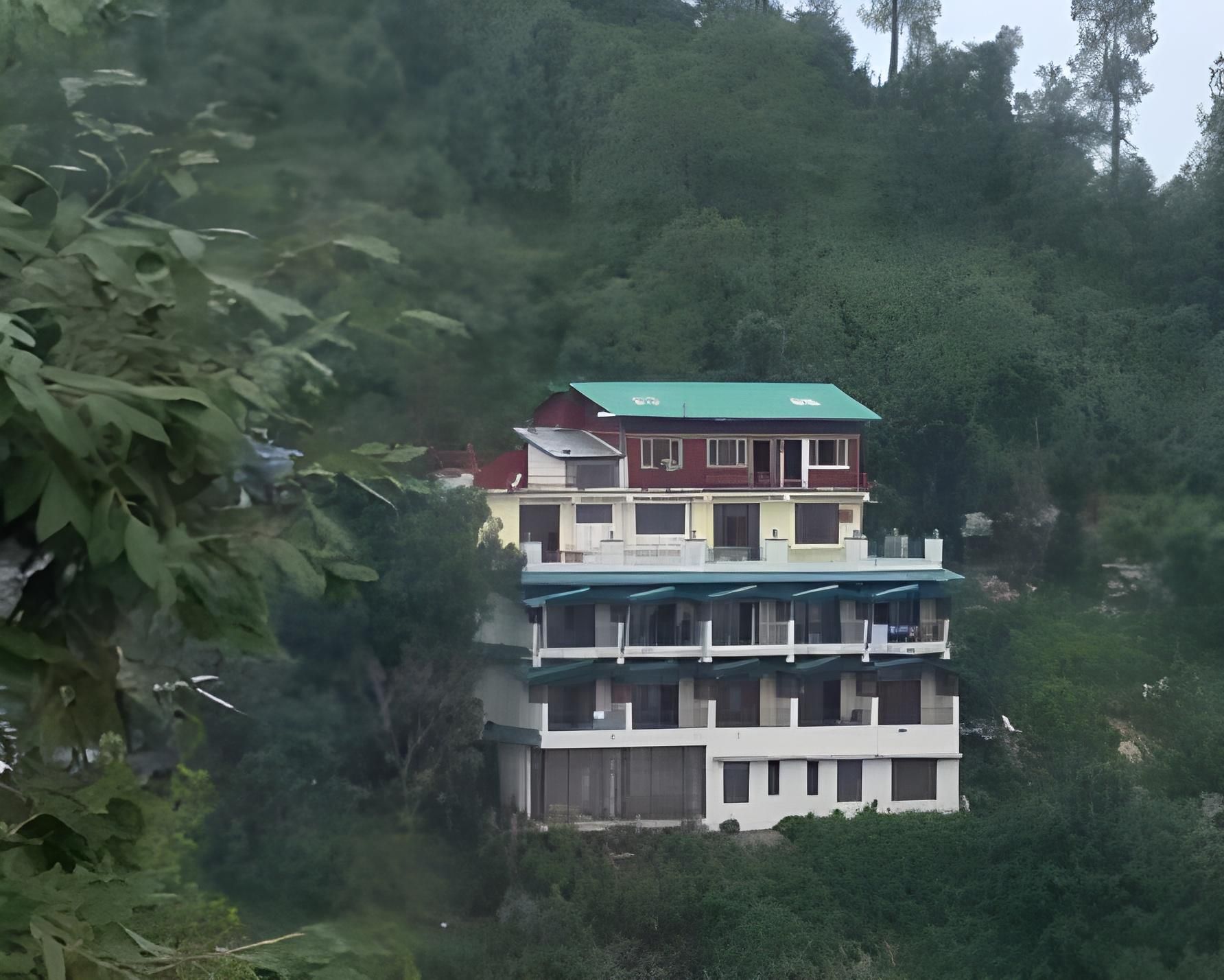 Montana Crowne Residency