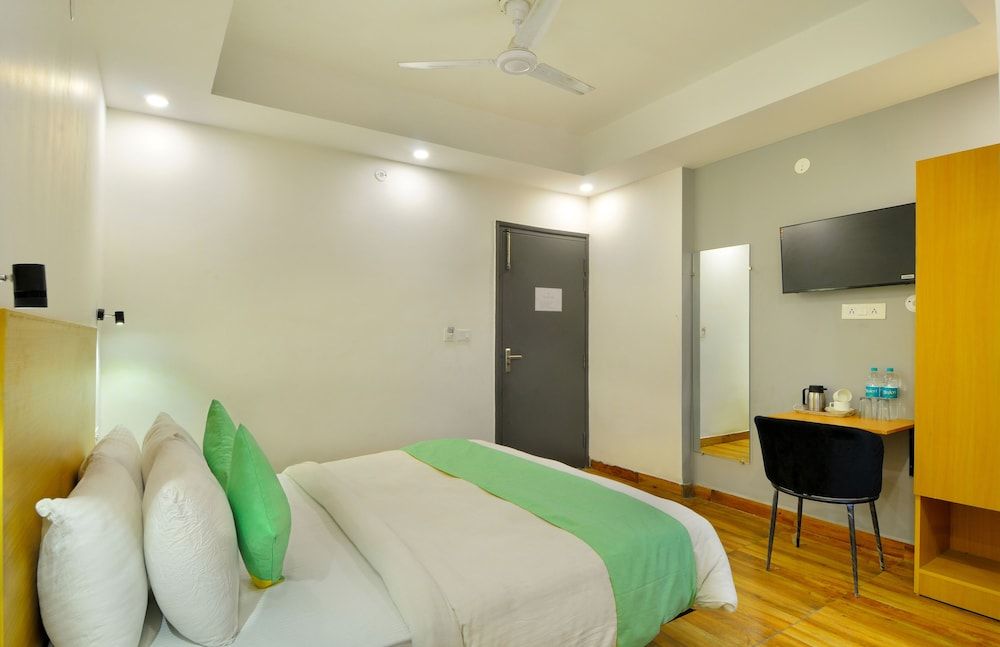 Hotel Red York Deluxe Room 2