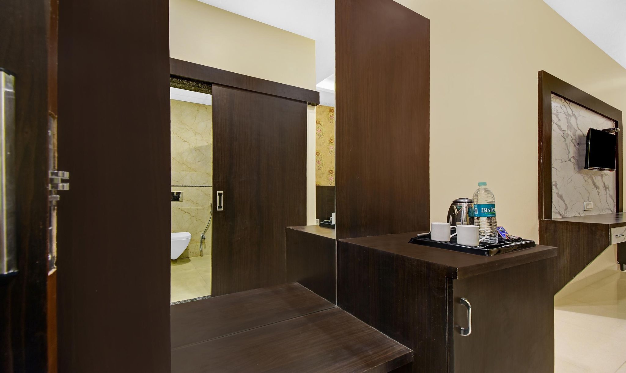 Treebo Premium Royal Amar With Mountain View,  2 Km From Pushkar Lake Deluxe Double Room 7