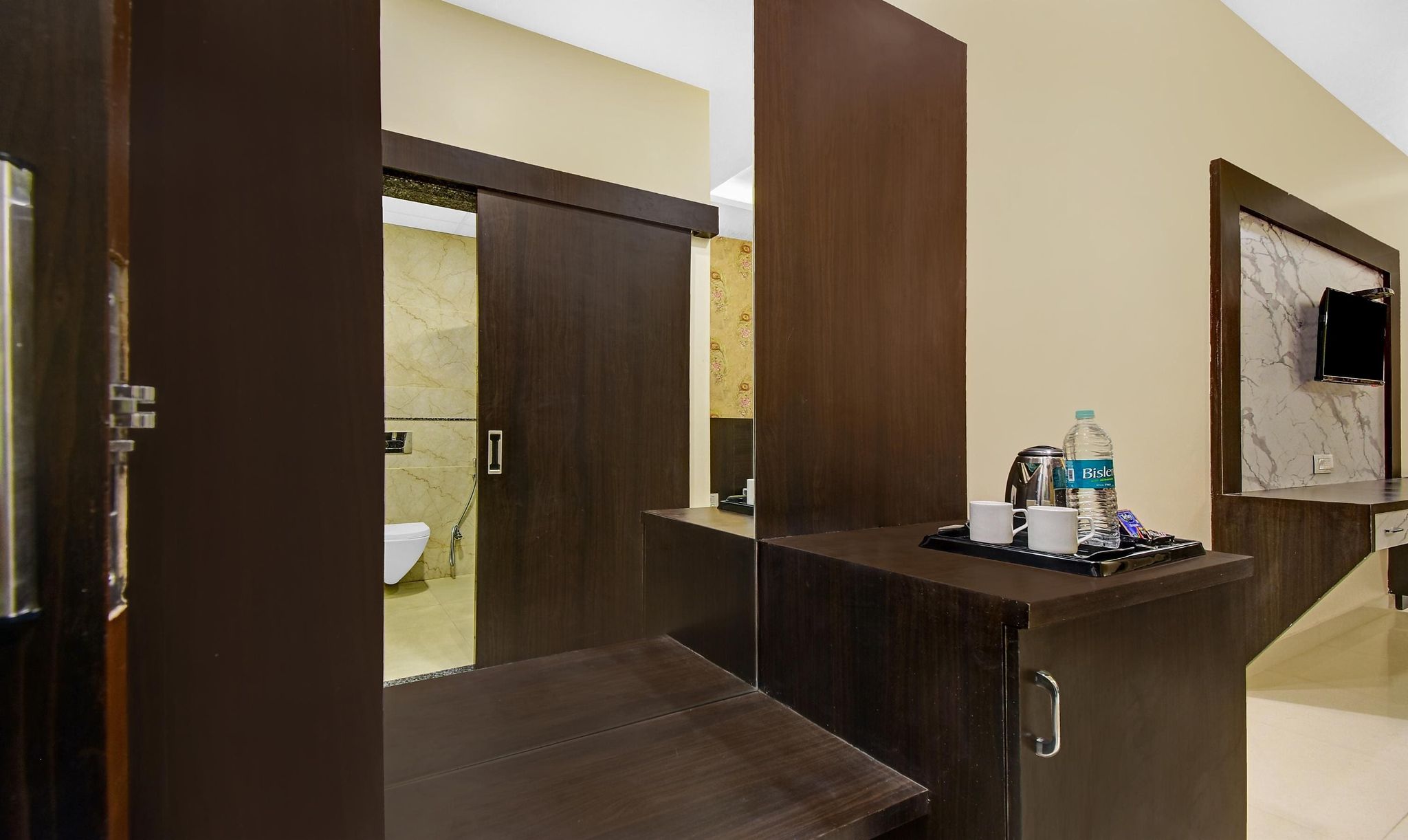 Treebo Premium Royal Amar With Mountain View,  2 Km From Pushkar Lake Deluxe Double Room 8