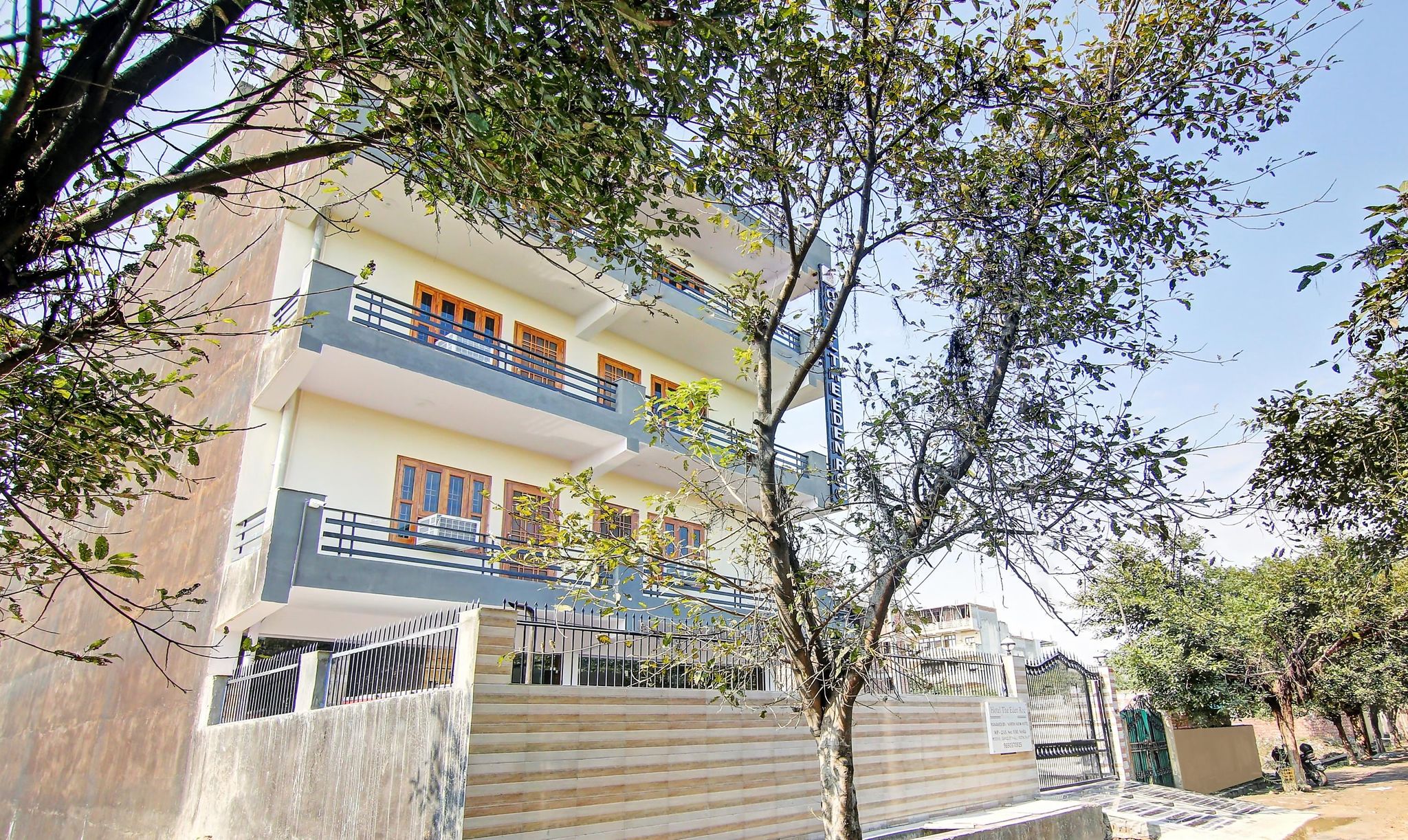 undefined Treebo The Eden Roc 8