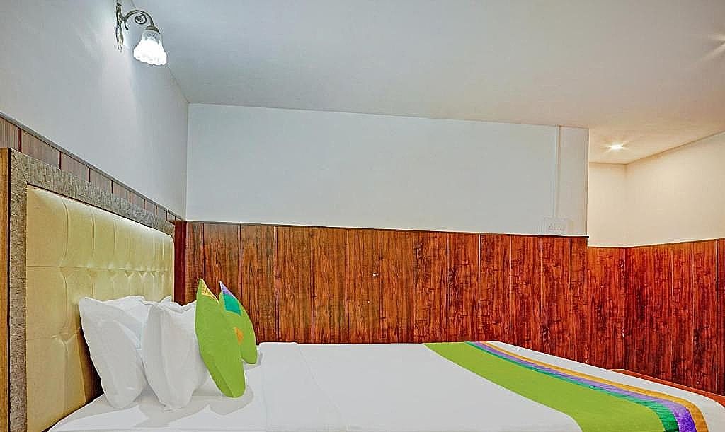 Treebo Trend Meylong Hills Oak 3