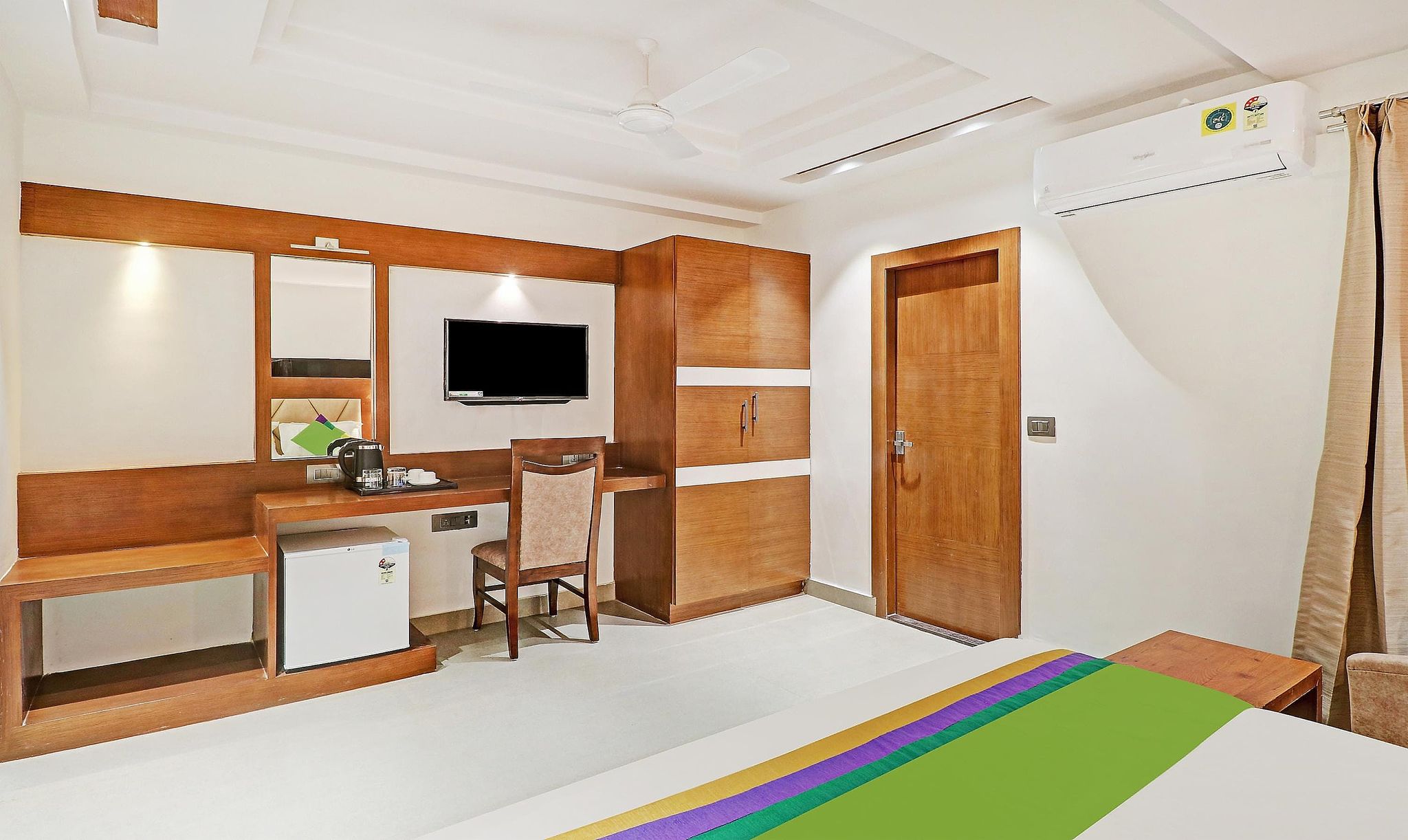 Treebo Emora Grand Standard Double Room 8