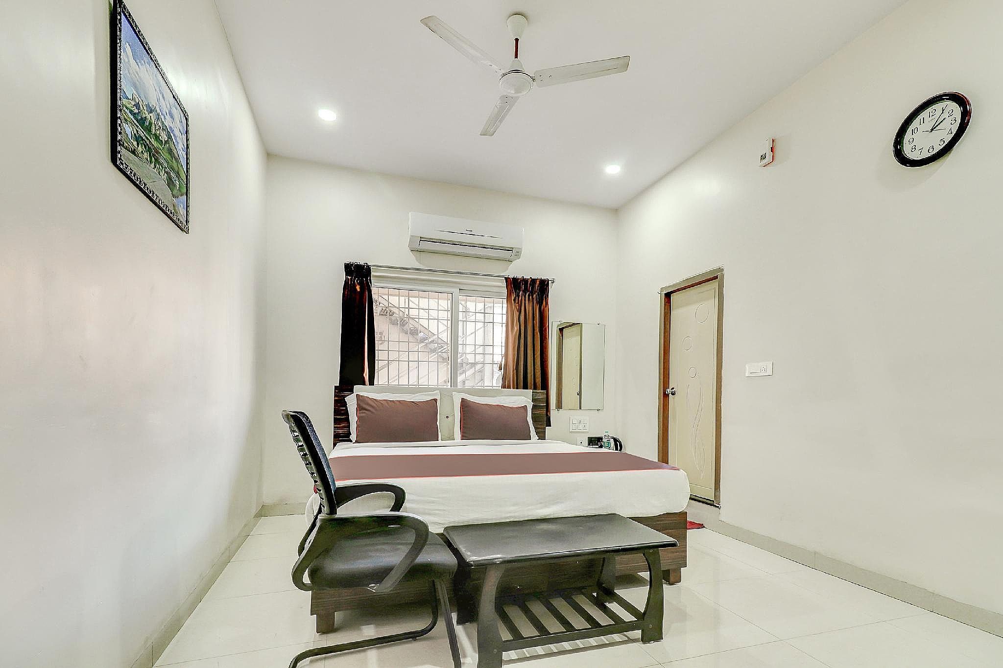 Treebo Green Tree Deluxe Double Room 6