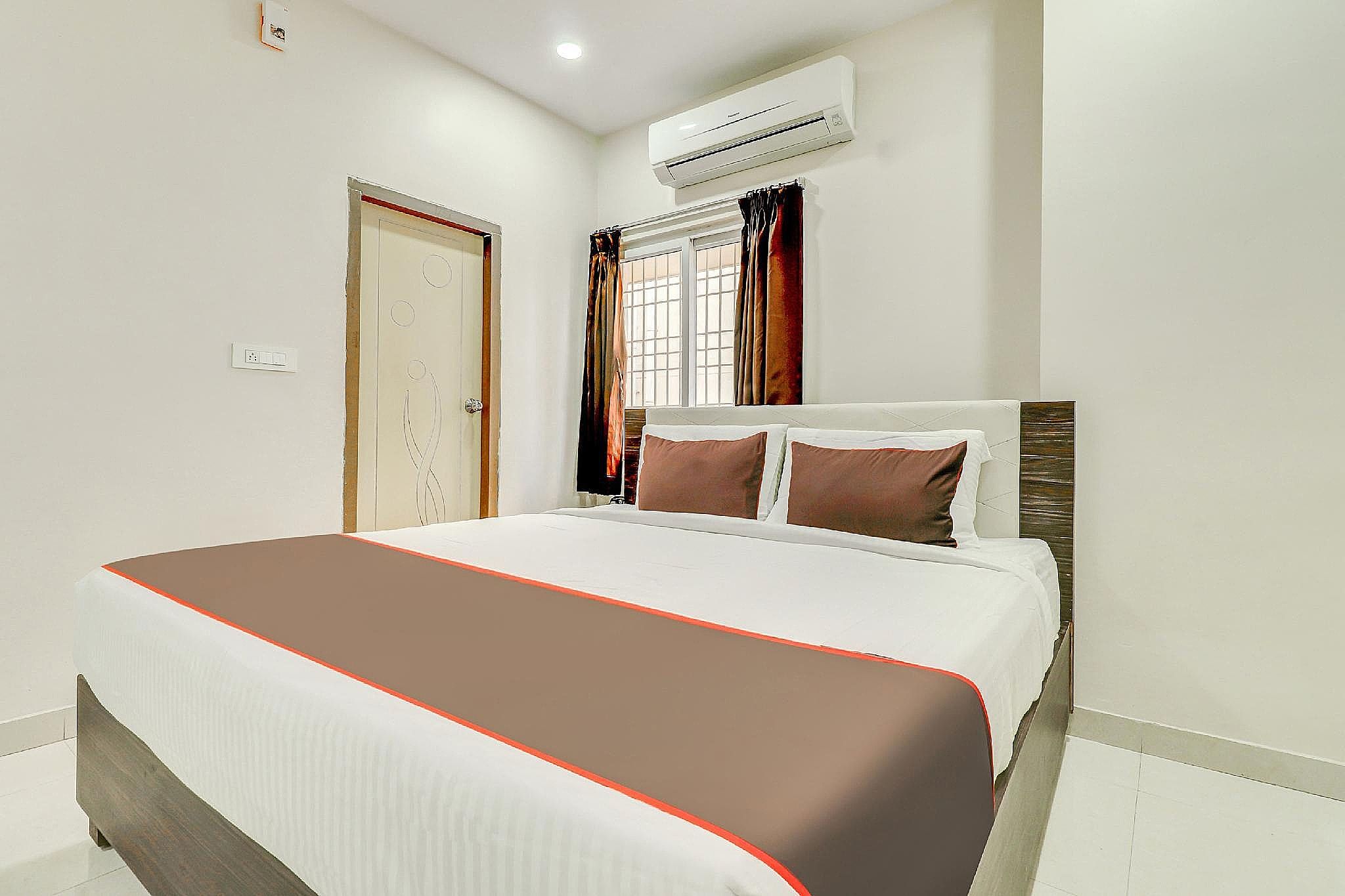 Treebo Green Tree Deluxe Double Room 5