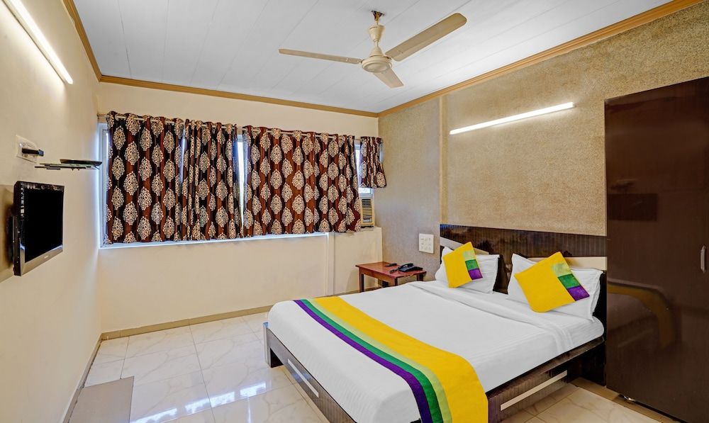 Itsy Hotels Aakash,100 Mts From Sardar Patel Stadium Standard Double Room