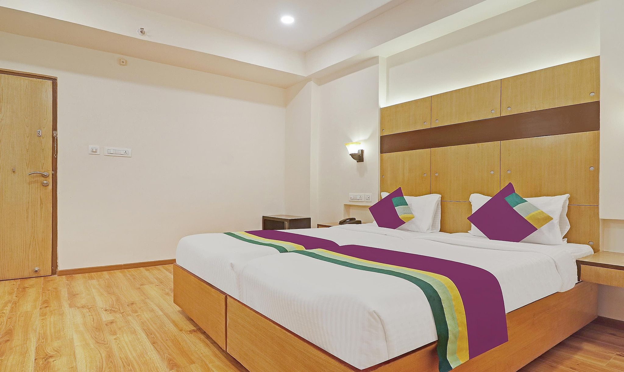 Treebo Premium Seven Lake View Standard Double Room 4