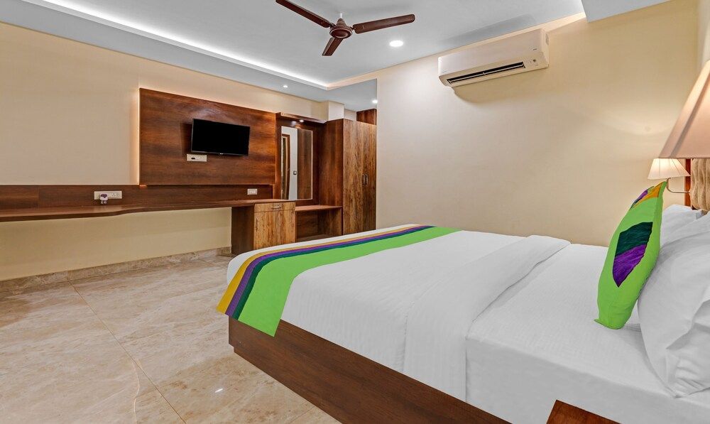 Treebo Heaven Grand Ayodhya Deluxe Double Room 6