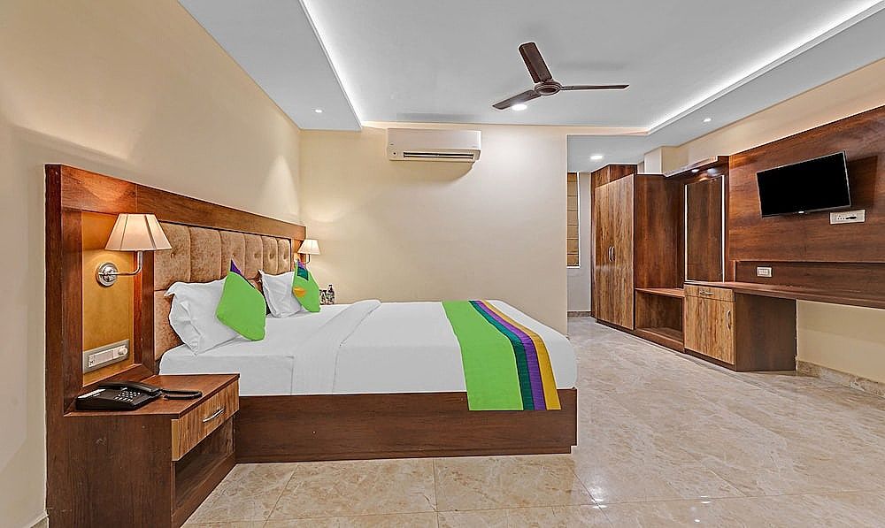 Treebo Heaven Grand Ayodhya Deluxe Double Room 5