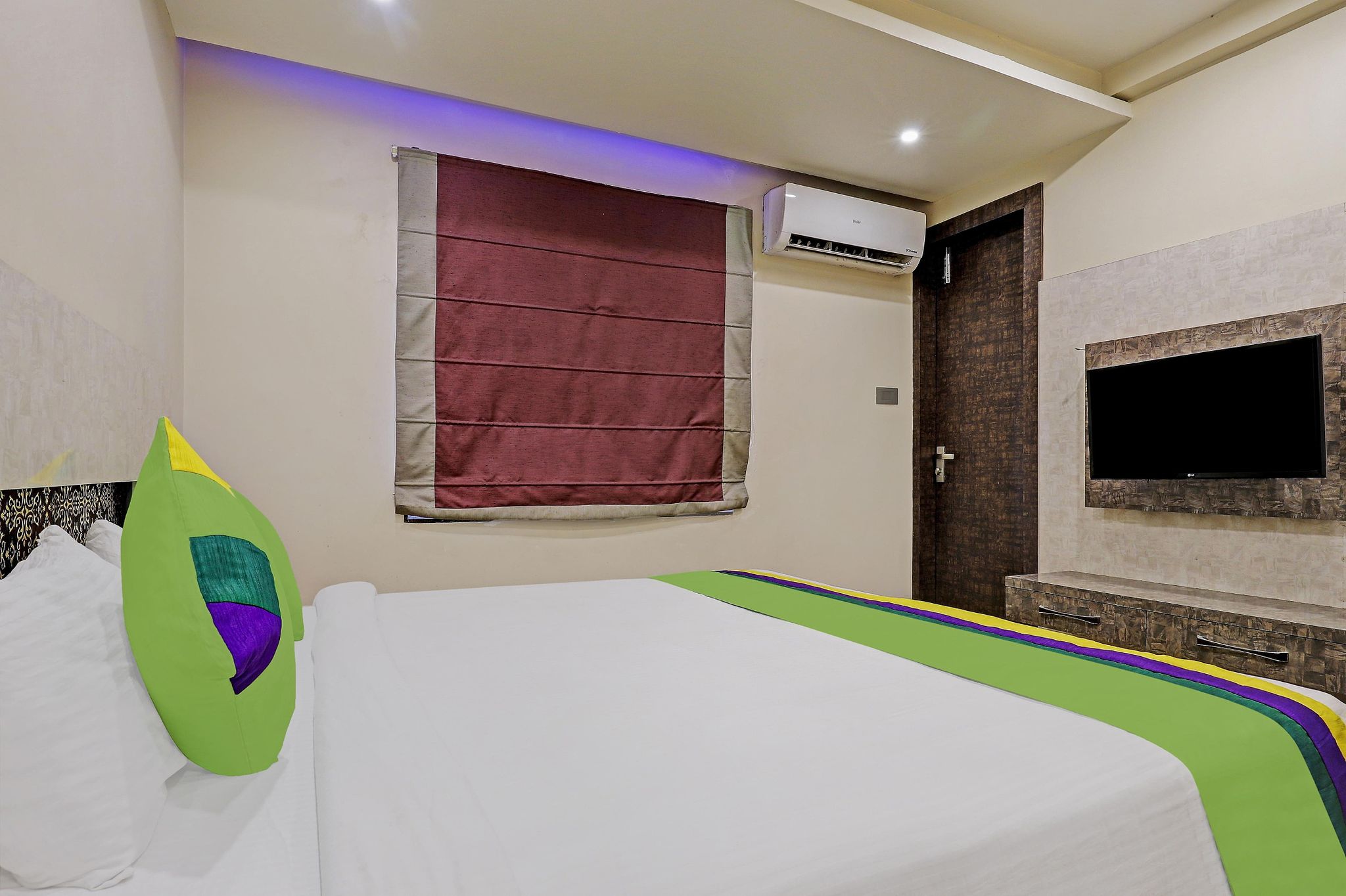 Itsy Hotels Ransu Residency Standard Double Room 3