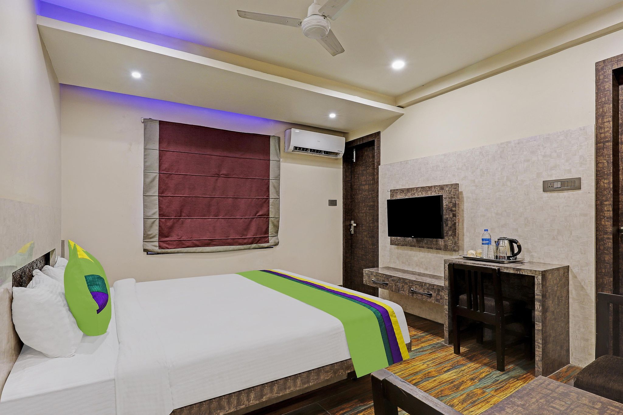 Itsy Hotels Ransu Residency Standard Double Room 4
