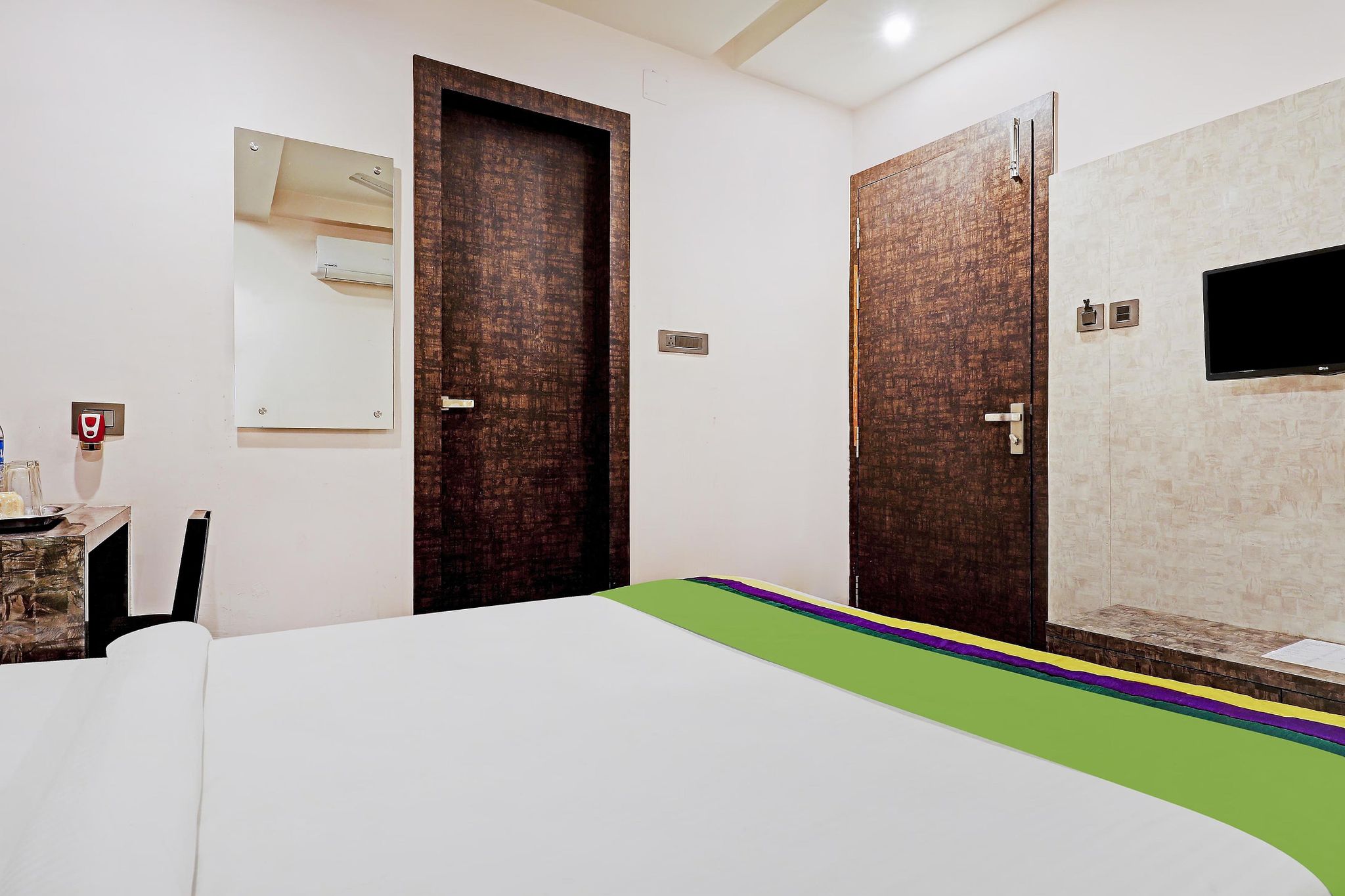 Itsy Hotels Ransu Residency Double Room 2