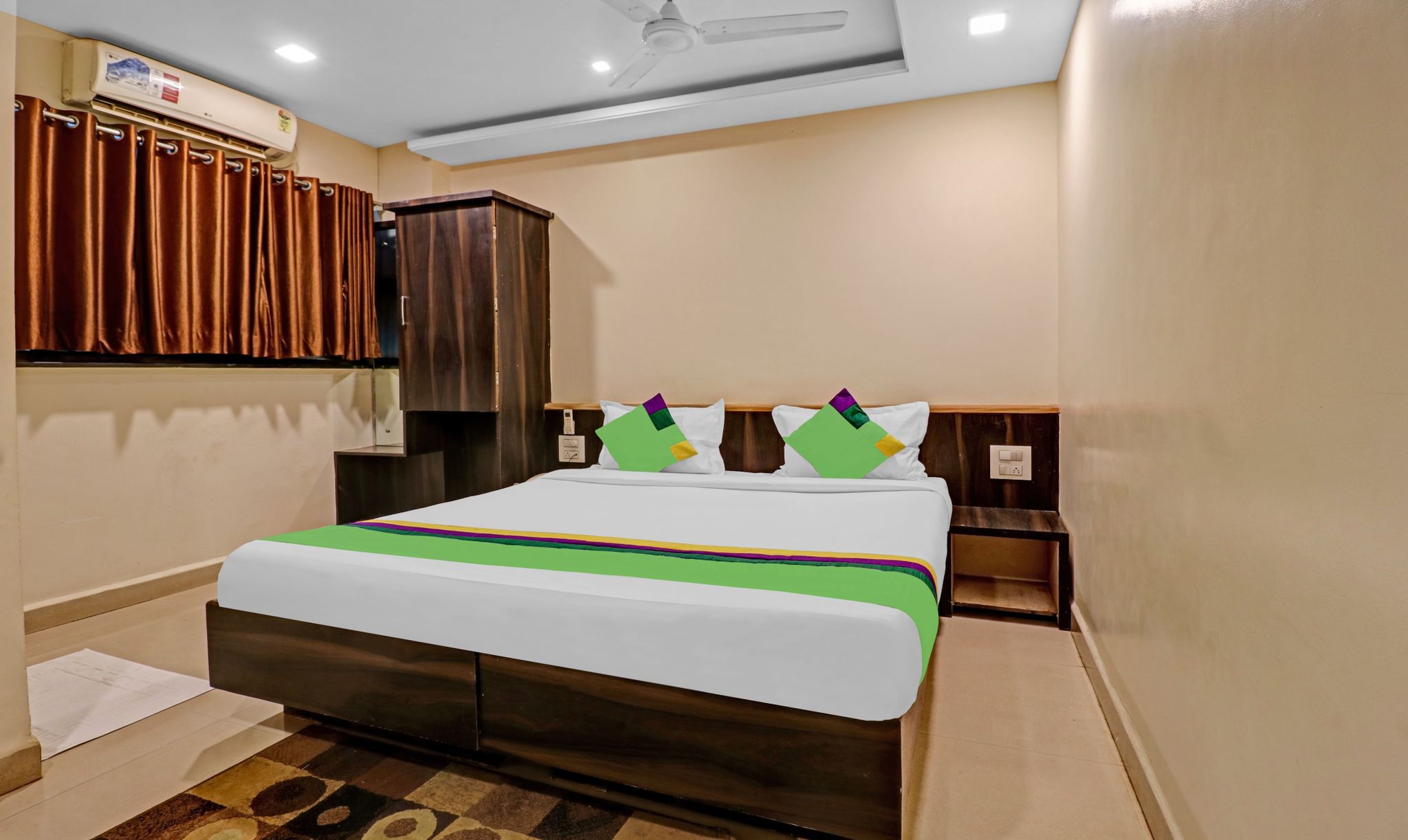 Treebo Surya Yatri Niwas Standard Double Room 4