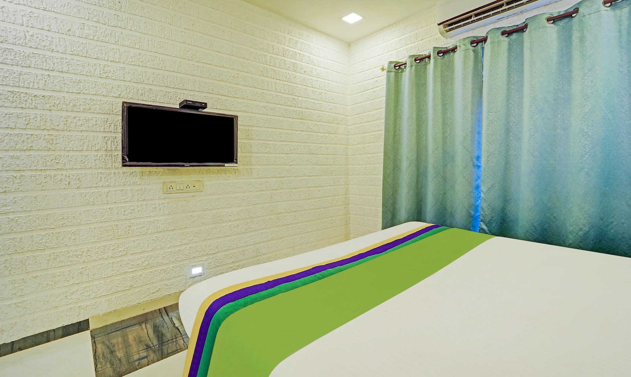 Treebo Shindola Resort Deluxe Double Room 7