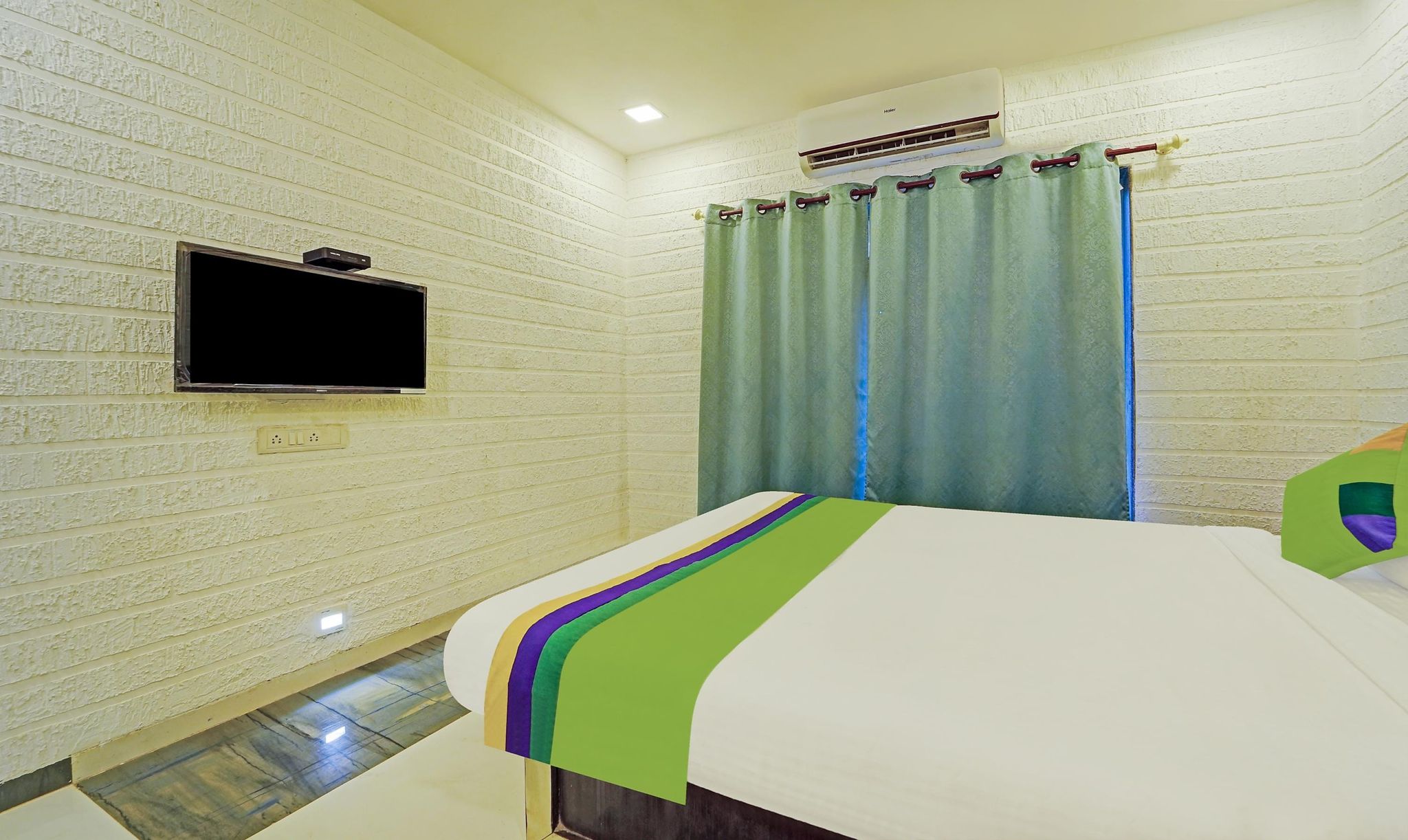 Treebo Shindola Resort Deluxe Double Room 4