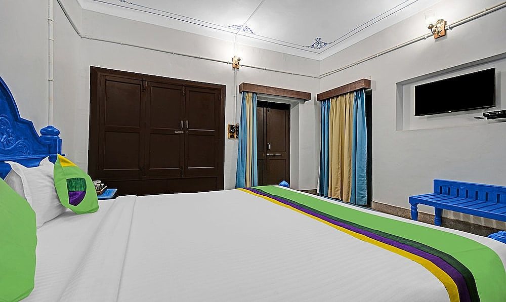 Oak Double Room-Edelweiss Tokio-YCHS