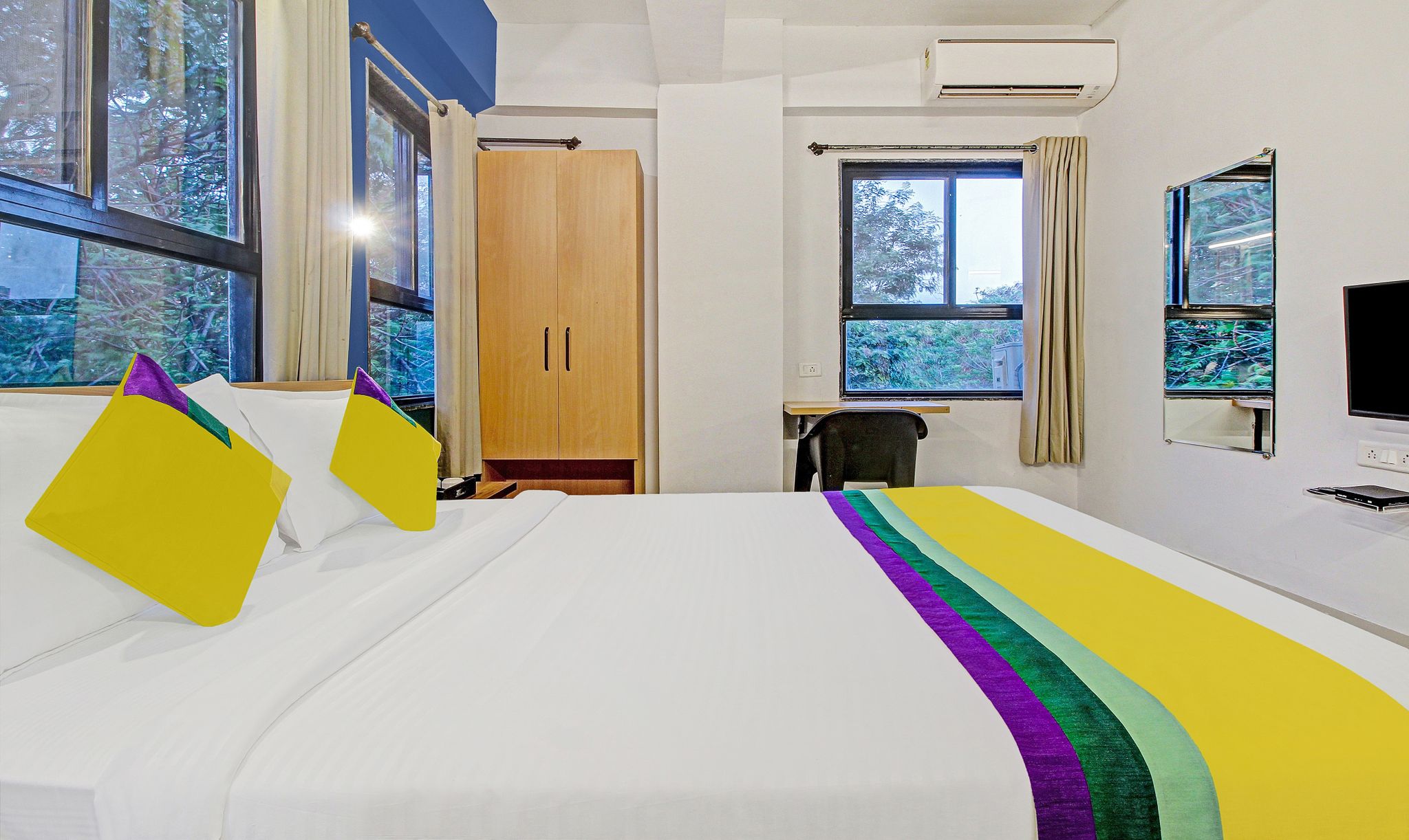 Treebo Trip Aura Homes Oak 4