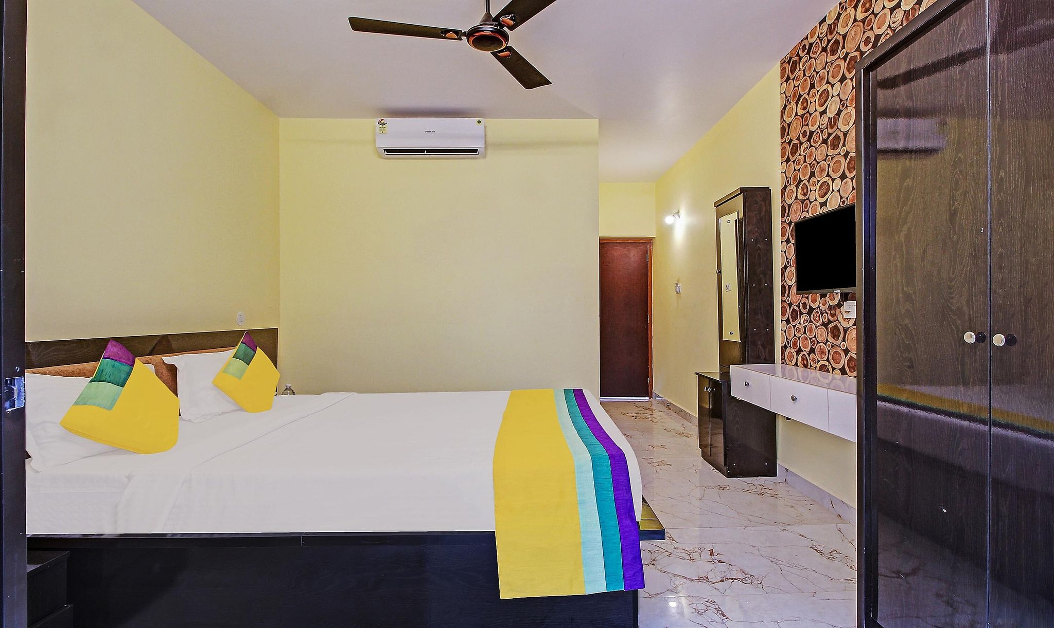 Itsy Hotels La Prince Residency Standard Double Room