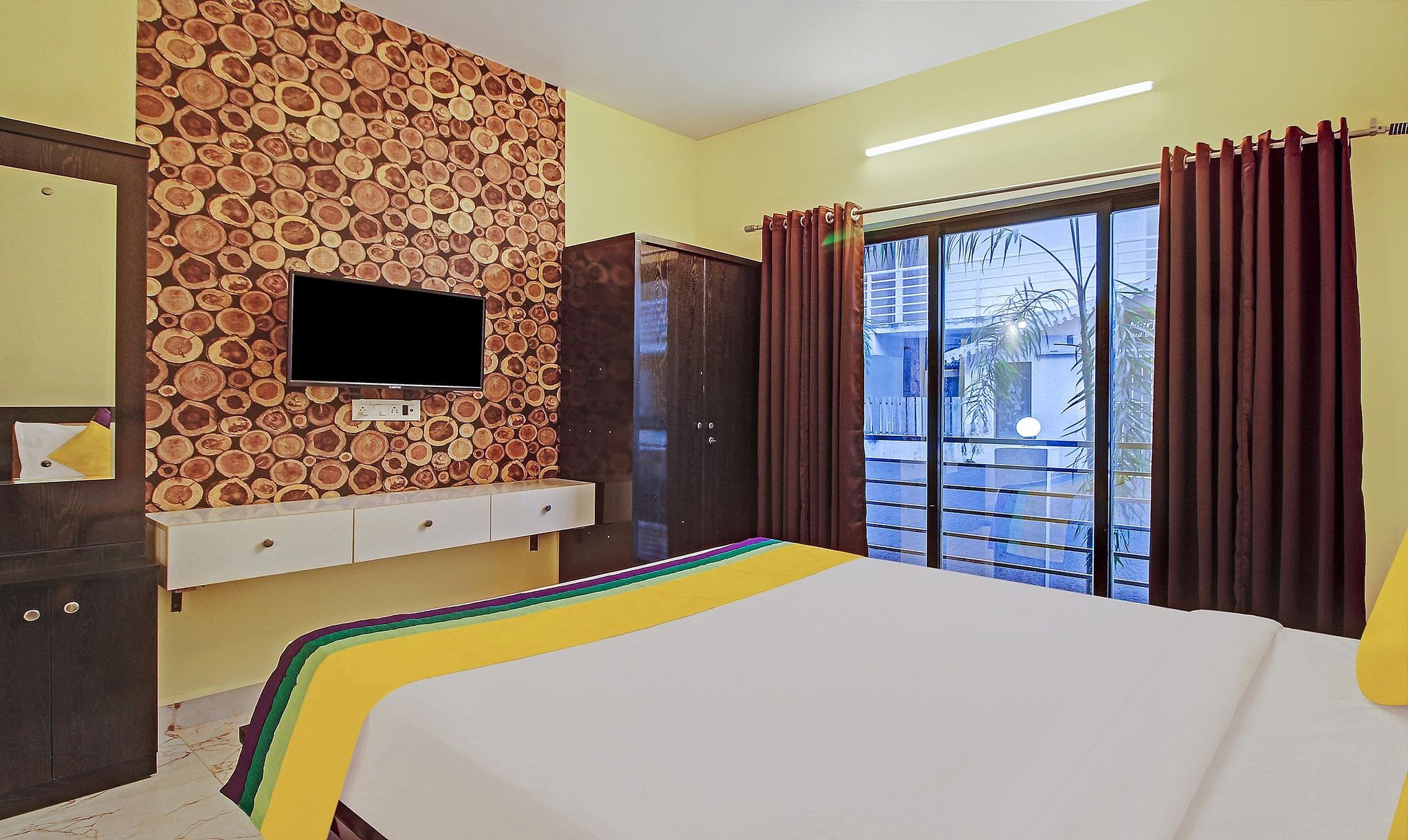 Itsy Hotels La Prince Residency Standard Double Room 9
