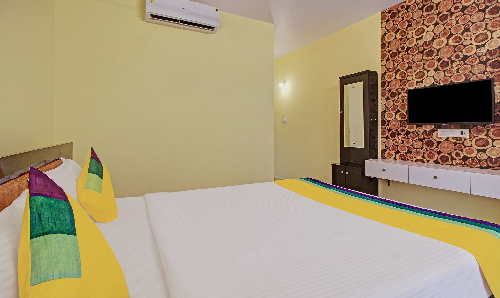 Itsy Hotels La Prince Residency Standard Double Room 3