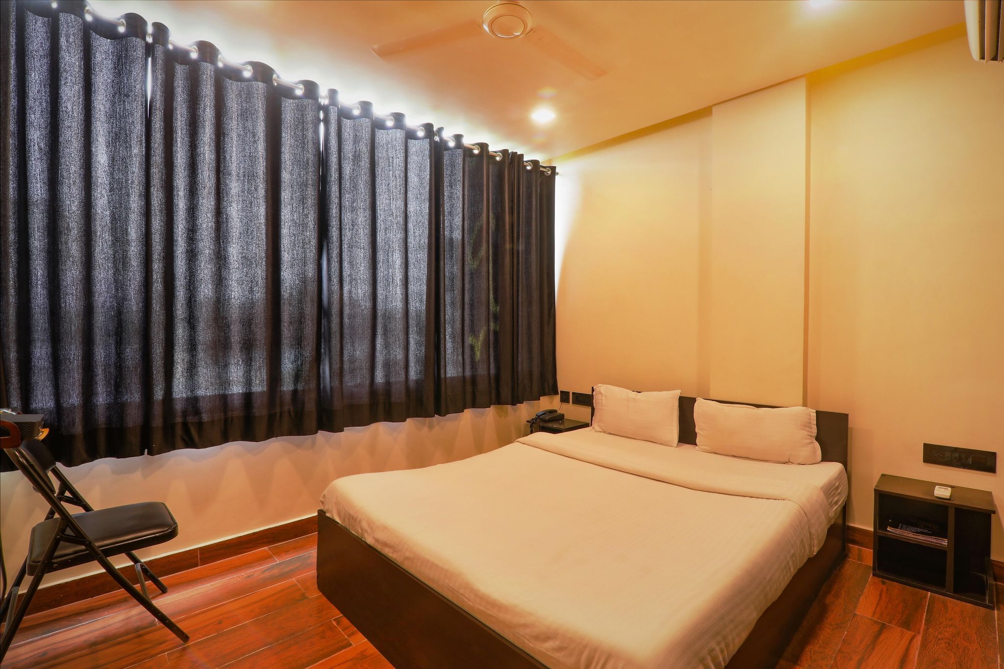 FabHotel Lemon Grass Deluxe Room 12