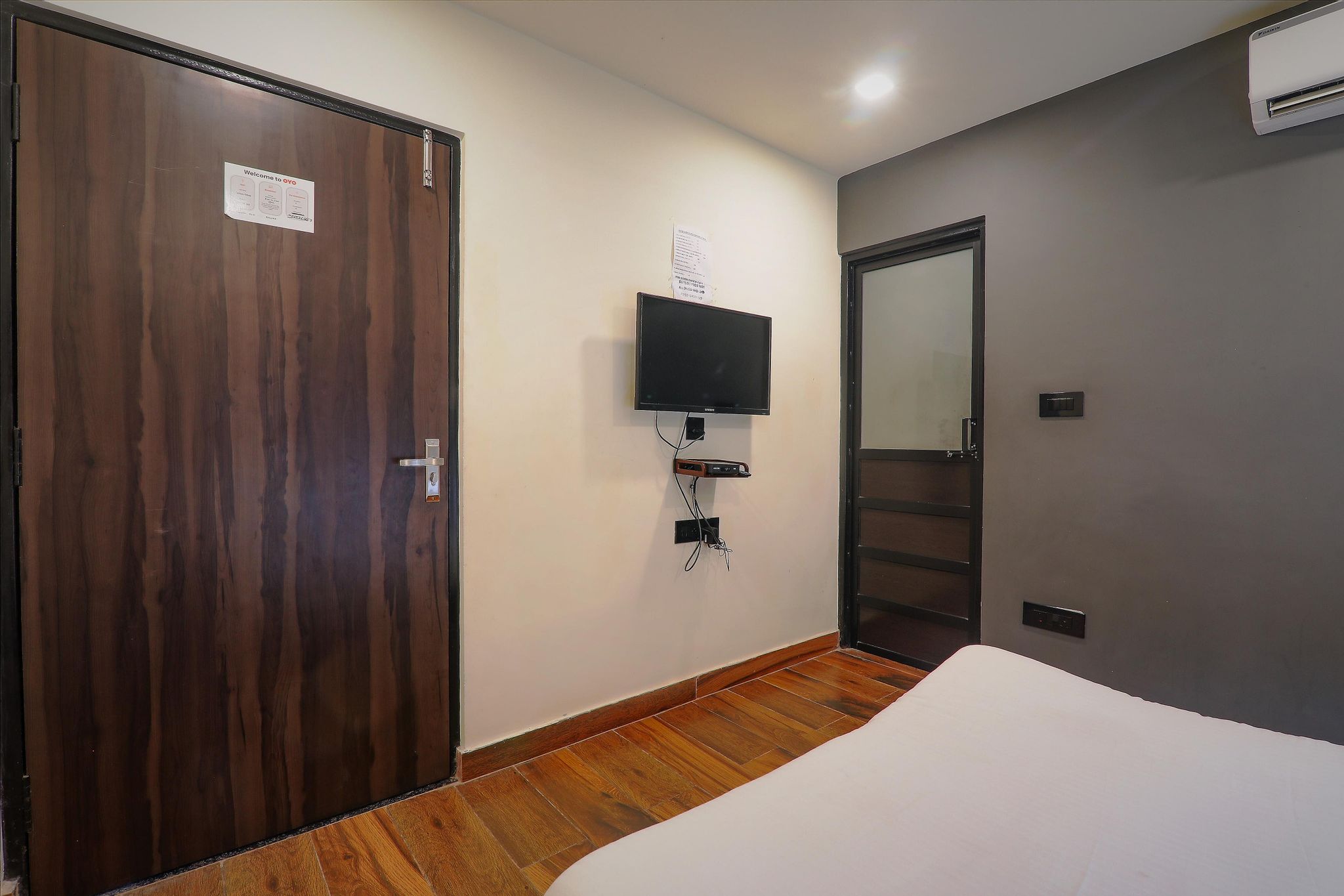 FabHotel Lemon Grass Deluxe Room 7