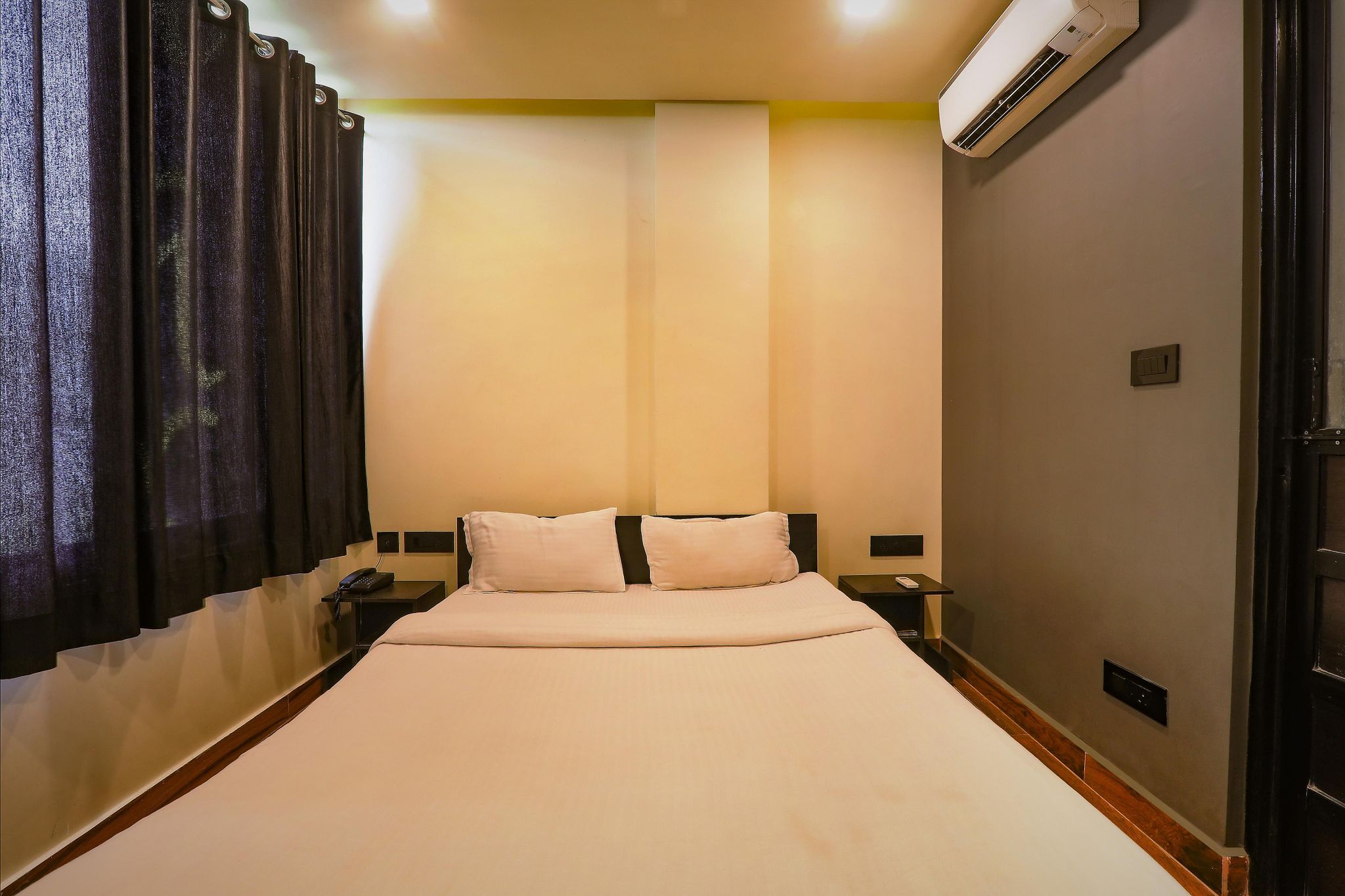 FabHotel Lemon Grass Deluxe Room 6