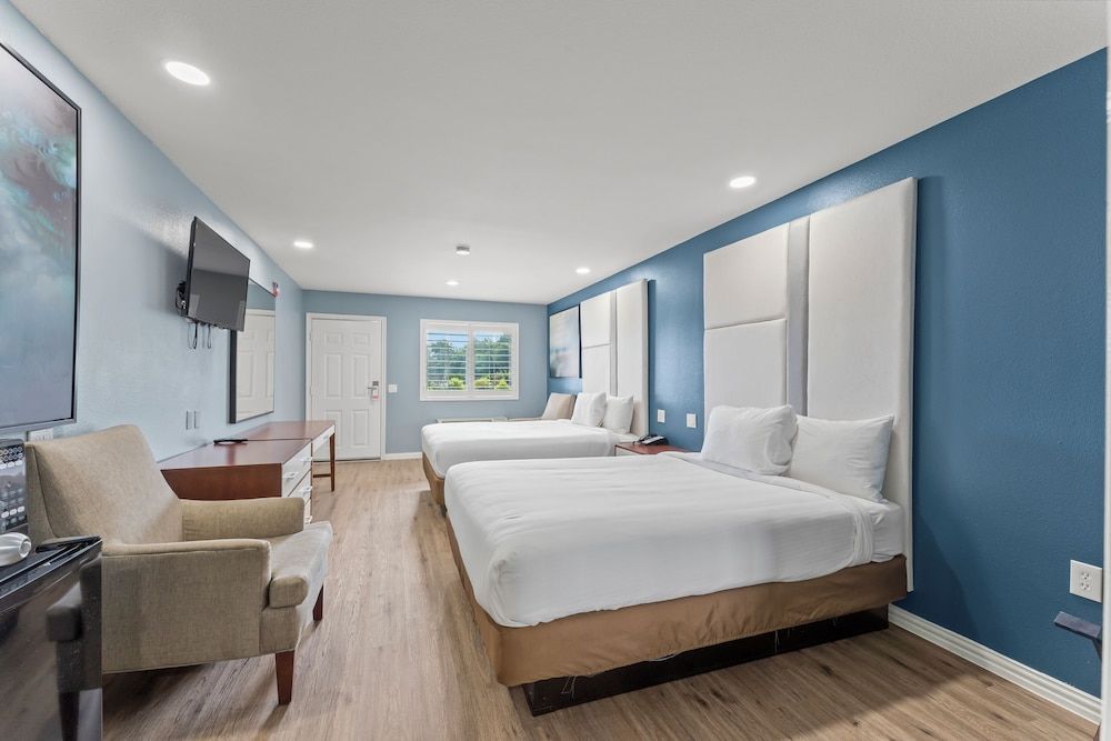 Executive Inn and Suites Room, 2 Queen Beds, Accessible, Non Smoking 2