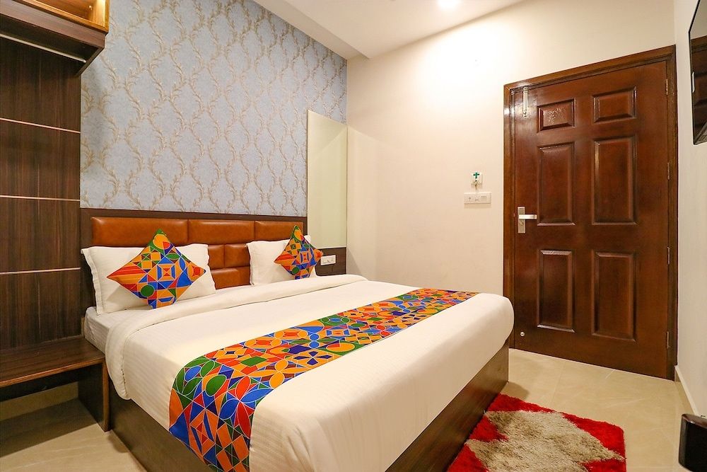 FabHotel California Heights Deluxe Room 3