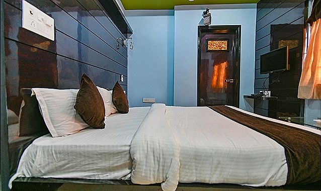 FabHotel Sag Deluxe Room 4